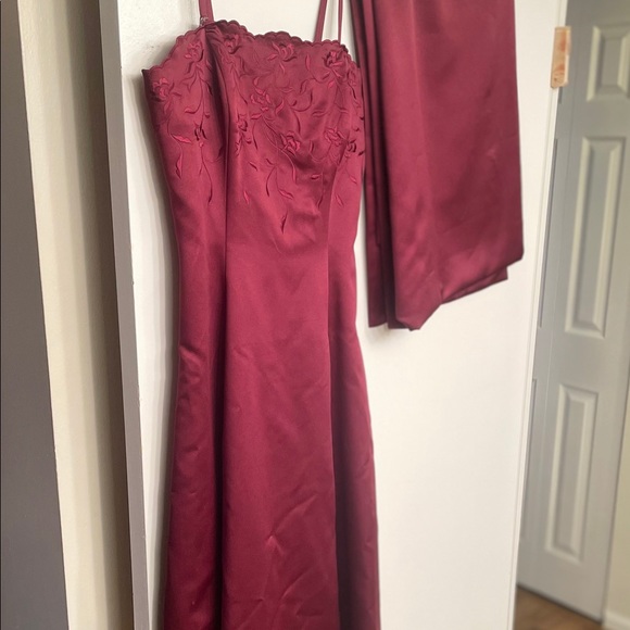 Maroon satin long dress, straps and shawl optional - Picture 1 of 1